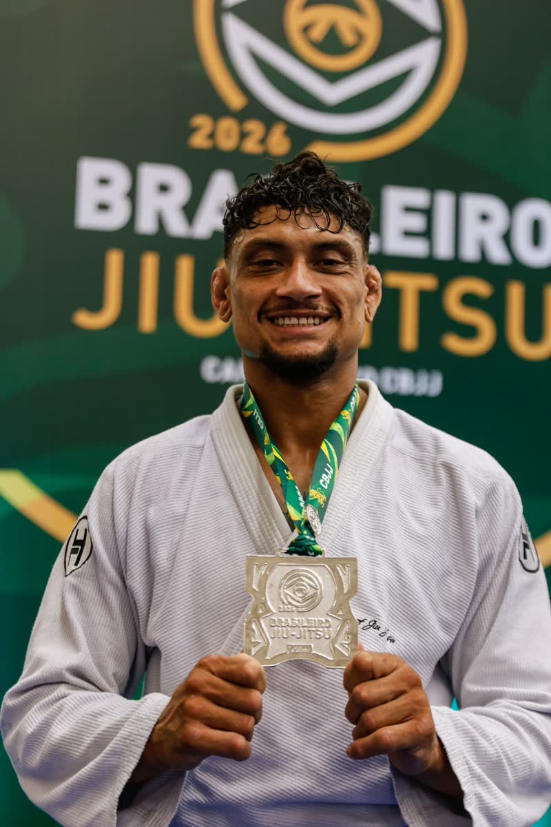 Jhonatan Santos com a medalha do Campeonato Brasileiro de Jiu-Jitsu 2026